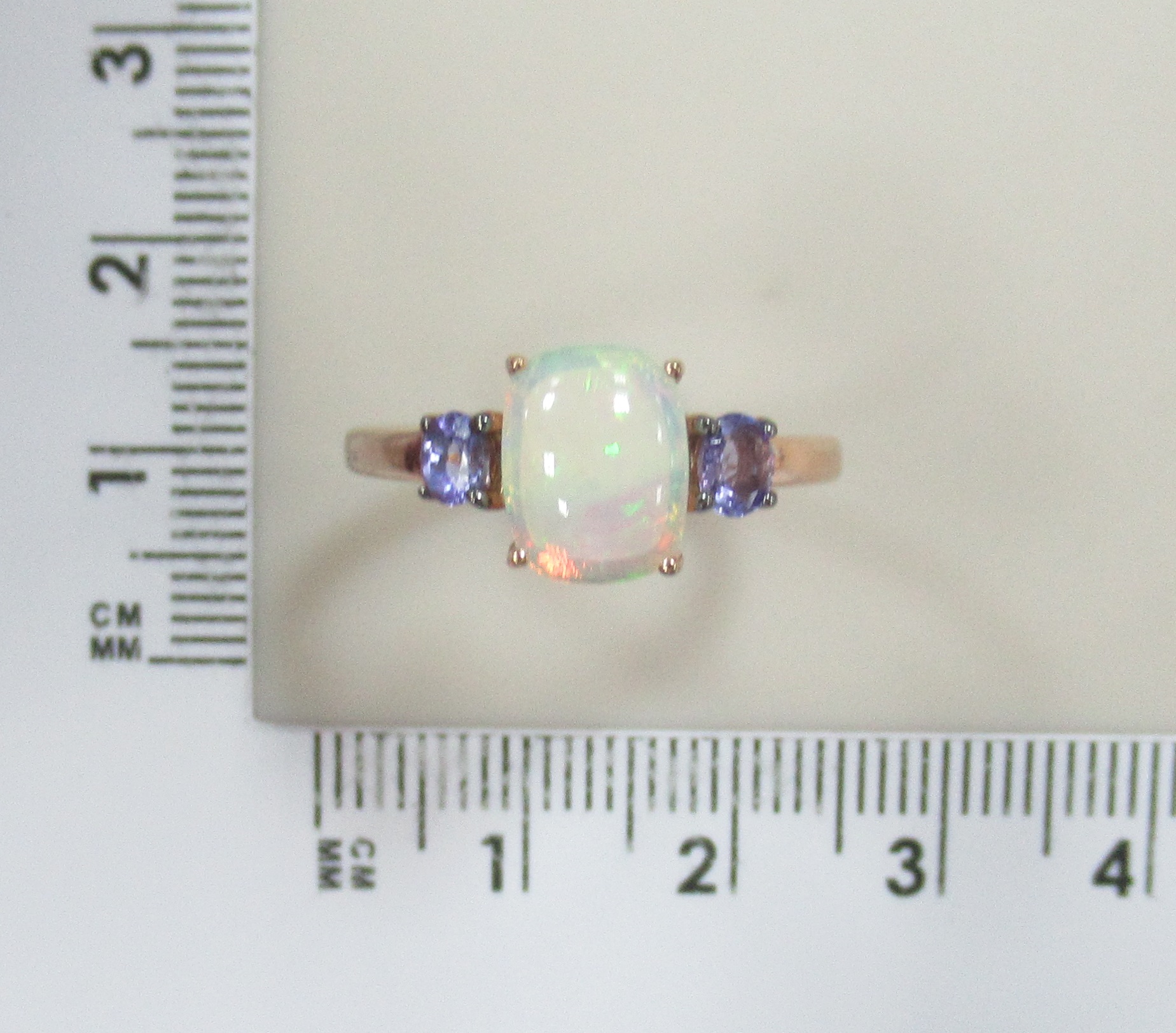 Серебряное кольцо с опалом и танзанитами